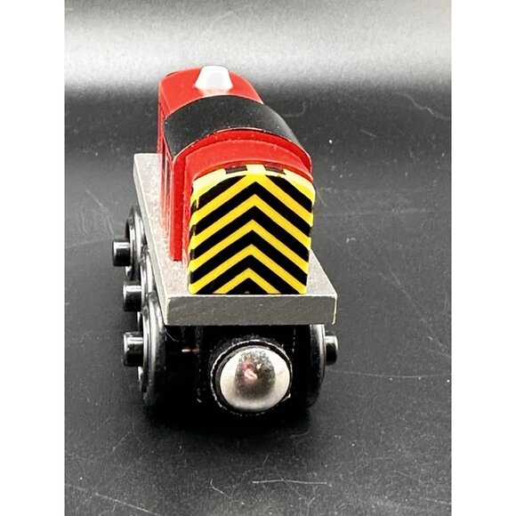 Thomas Wooden Railway Salty Red Train Engine Learning Curve 2003 Vtg - Picture 6 of 8